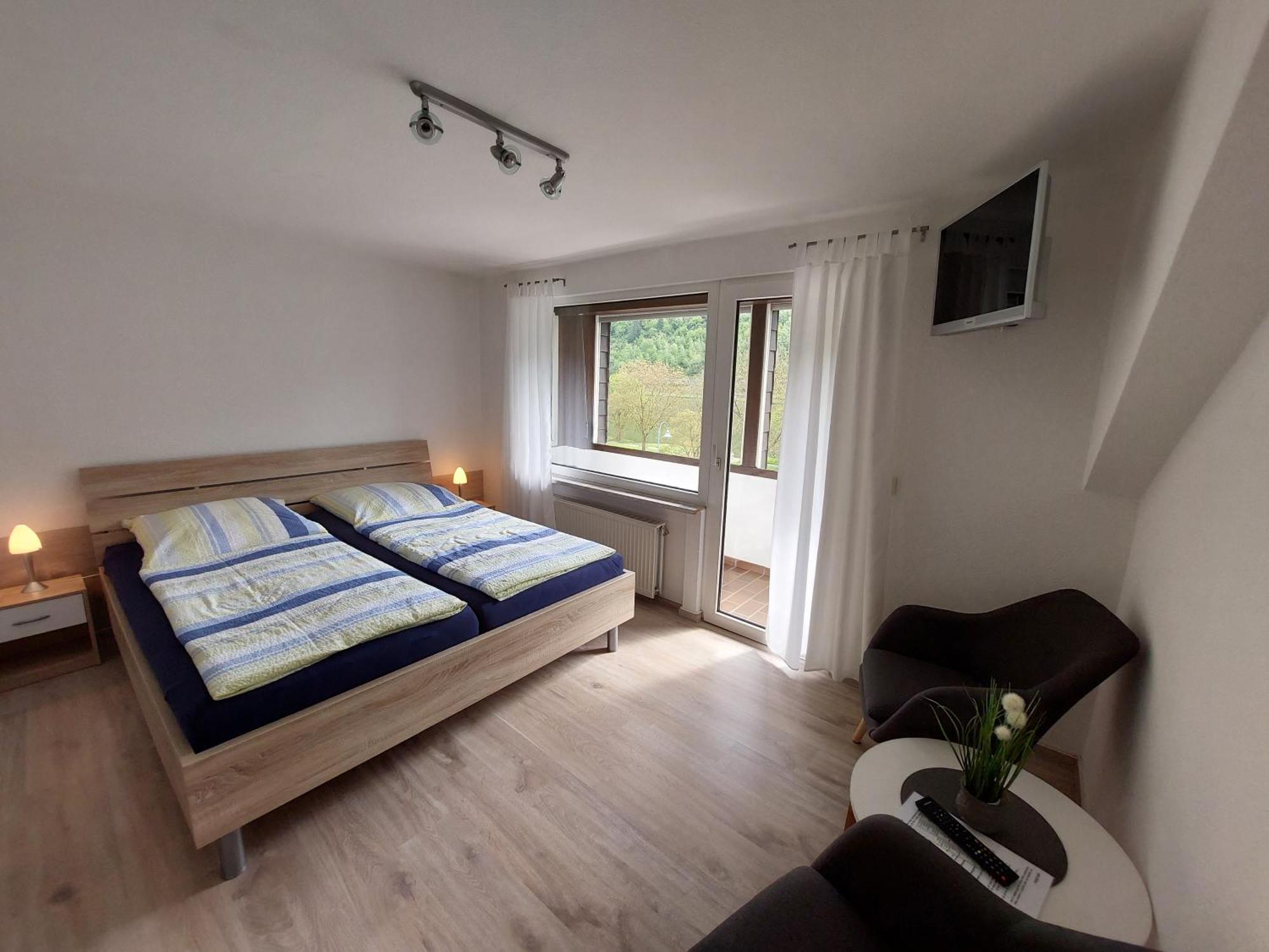 Pension Mosella, Gaestezimmer Sankt Aldegund Exteriör bild